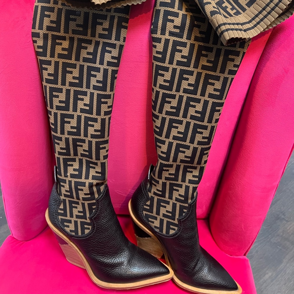 Authentic Fendi knee high boots… like new
